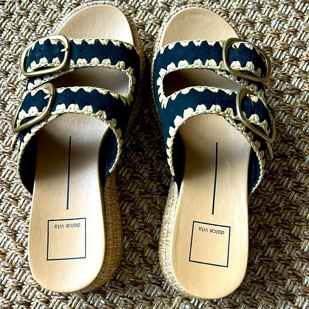 Dolce Vita buckle wedge size 6